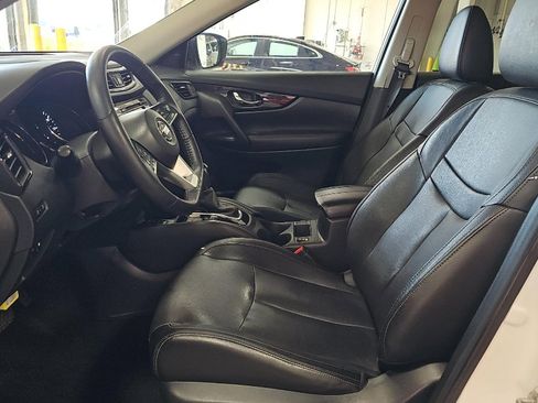 Used 2019 Nissan Rogue SL w/ Premium Package AWD/4WD image 4