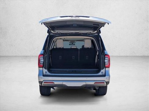 Used 2024 Ford Expedition Limited image 5