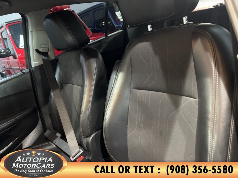 Used 2019 Chevrolet Trax LT w/ LT Convenience Package AWD/4WD image 11