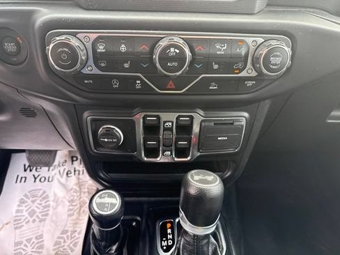 Used 2022 Jeep Wrangler Unlimited Sport AWD/4WD image 17