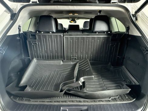Used 2021 Toyota Highlander XLE AWD/4WD image 20