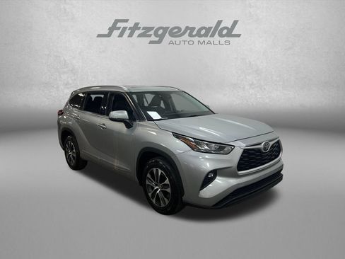 Used 2020 Toyota Highlander XLE FWD image 9