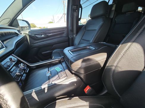 Used 2023 GMC Yukon XL Denali AWD/4WD image 23