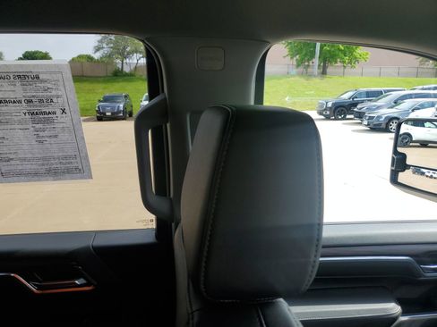 Used 2024 GMC Sierra 2500 SLT w/ SLT Premium Package AWD/4WD image 16