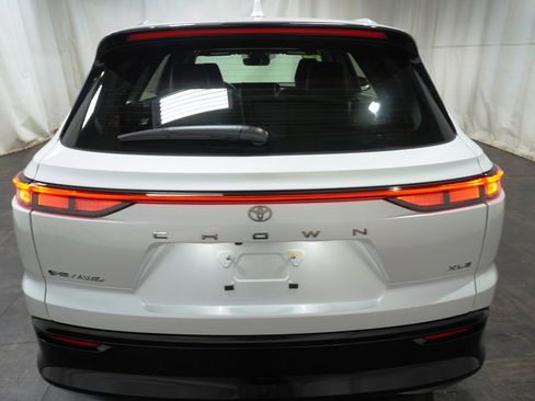 Certified 2025 Toyota Crown Signia XLE image 5