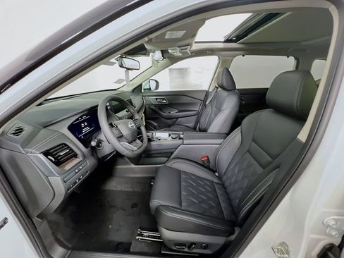 New 2025 Nissan Rogue Platinum w/ Platinum Premium Package image 18