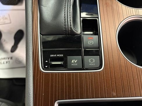 Used 2022 Toyota Sienna XLE image 22