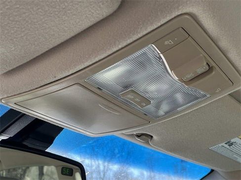 Used 2011 Toyota Avalon Limited image 33