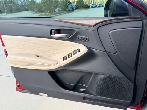 Used 2019 Toyota Avalon Limited image 21