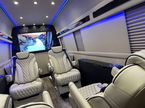 Used 2020 Mercedes-Benz Sprinter 3500 image 32