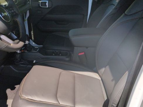 New 2025 Jeep Wrangler Unlimited Rubicon 392 image 27