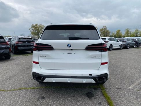 New 2026 BMW X5 xDrive40i w/ M Sport Package AWD/4WD image 3