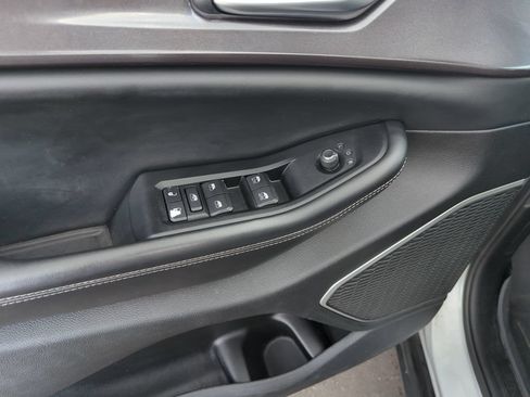Used 2022 Jeep Grand Cherokee L Laredo w/ Luxury Tech Group I RWD image 19