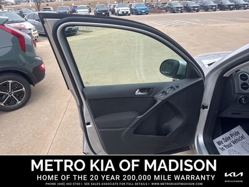 Used 2013 Volkswagen Tiguan S image 11