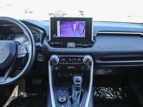 Used 2025 Toyota RAV4 XLE AWD/4WD image 12