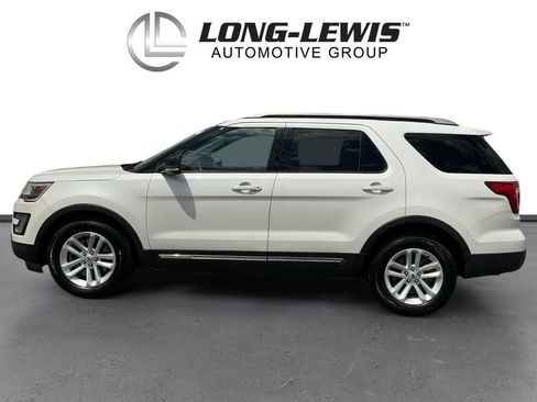 Used 2017 Ford Explorer XLT FWD image 2