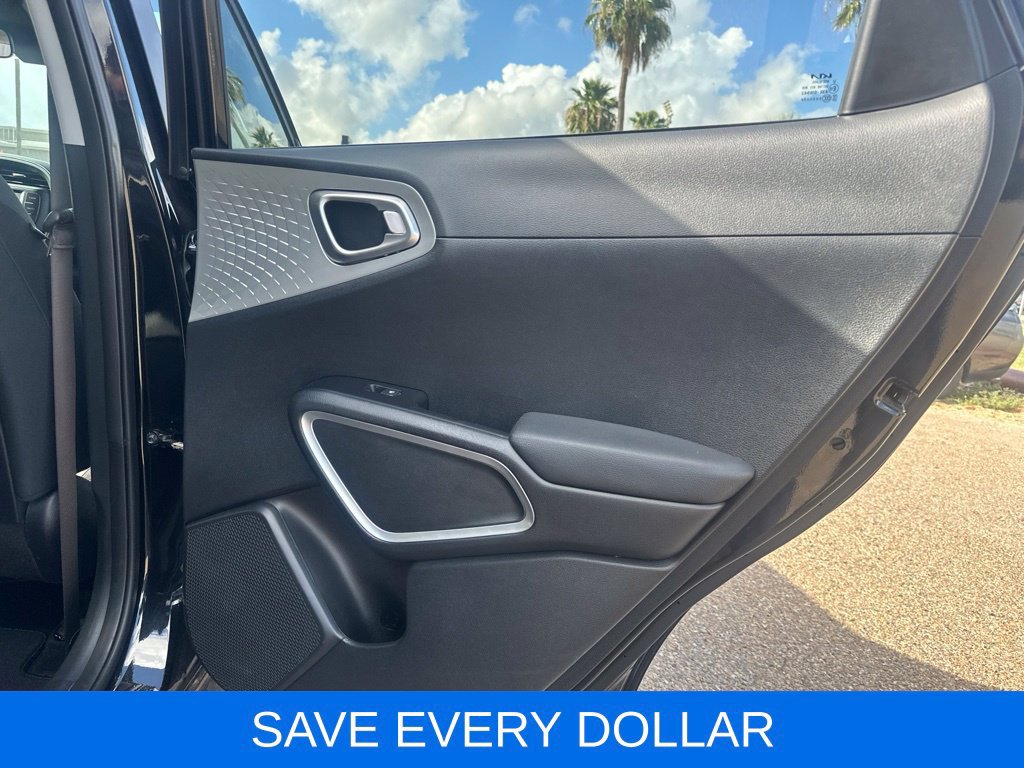Used 2023 Kia Soul LX w/ Option Group 015 FWD image 16