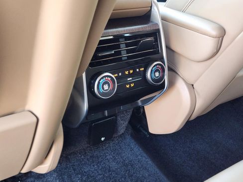 Used 2025 Land Rover Range Rover SE image 31