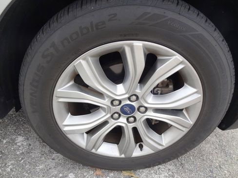 Used 2019 Ford Edge Titanium w/ Equipment Group 301A image 19