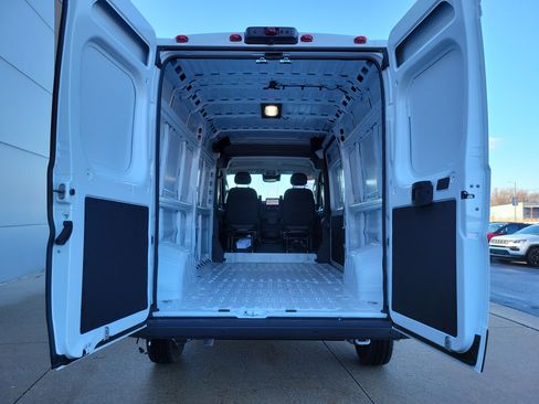 Used 2025 RAM ProMaster 2500 w/ Premium Convenience Group FWD image 16