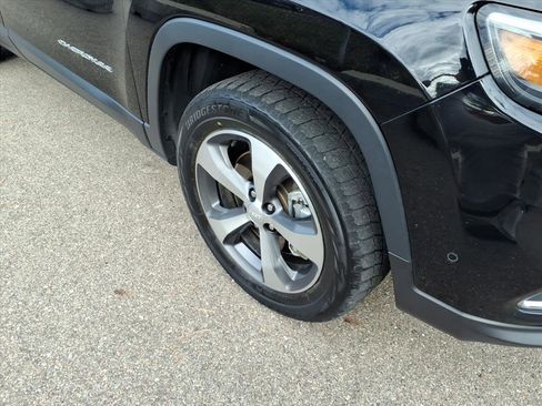 Used 2021 Jeep Cherokee Limited image 5