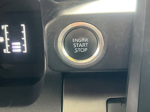 Used 2025 Toyota 4Runner SR5 AWD/4WD image 19