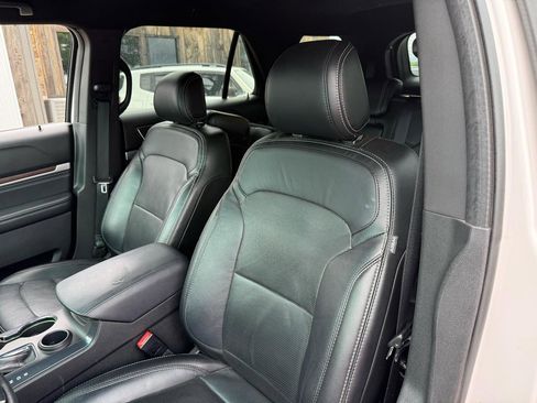 Used 2017 Ford Explorer Limited FWD image 5