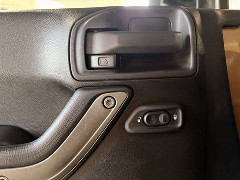 Used 2015 Jeep Wrangler Unlimited Sport w/ Quick Order Package 24S image 11