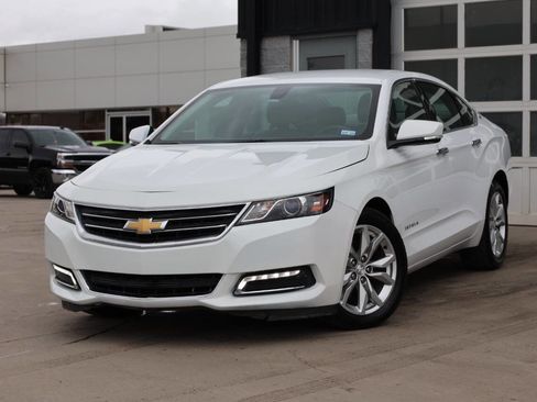Used 2018 Chevrolet Impala LT image 3