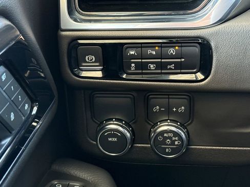 Used 2025 GMC Yukon XL Denali image 42