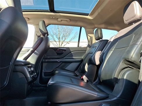 Used 2023 Lincoln Aviator AWD w/ Premium Package image 10