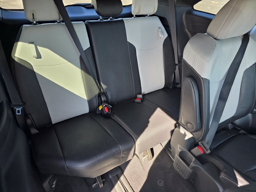 Used 2025 Toyota Sienna XSE AWD/4WD image 22