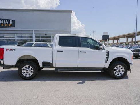 Used 2023 Ford F250 XLT w/ FX4 Off-Road Package AWD/4WD image 3