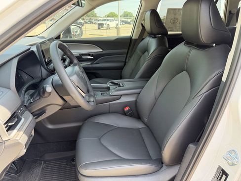 New 2026 Toyota Grand Highlander AWD image 23