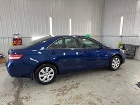Used 2010 Toyota Camry FWD image 3
