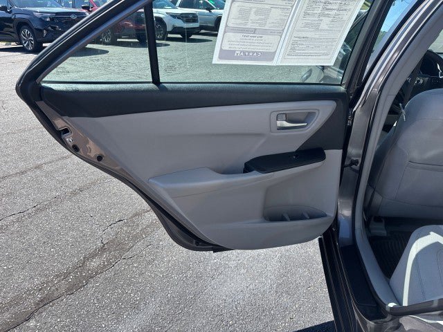 Used 2017 Toyota Camry LE FWD image 32