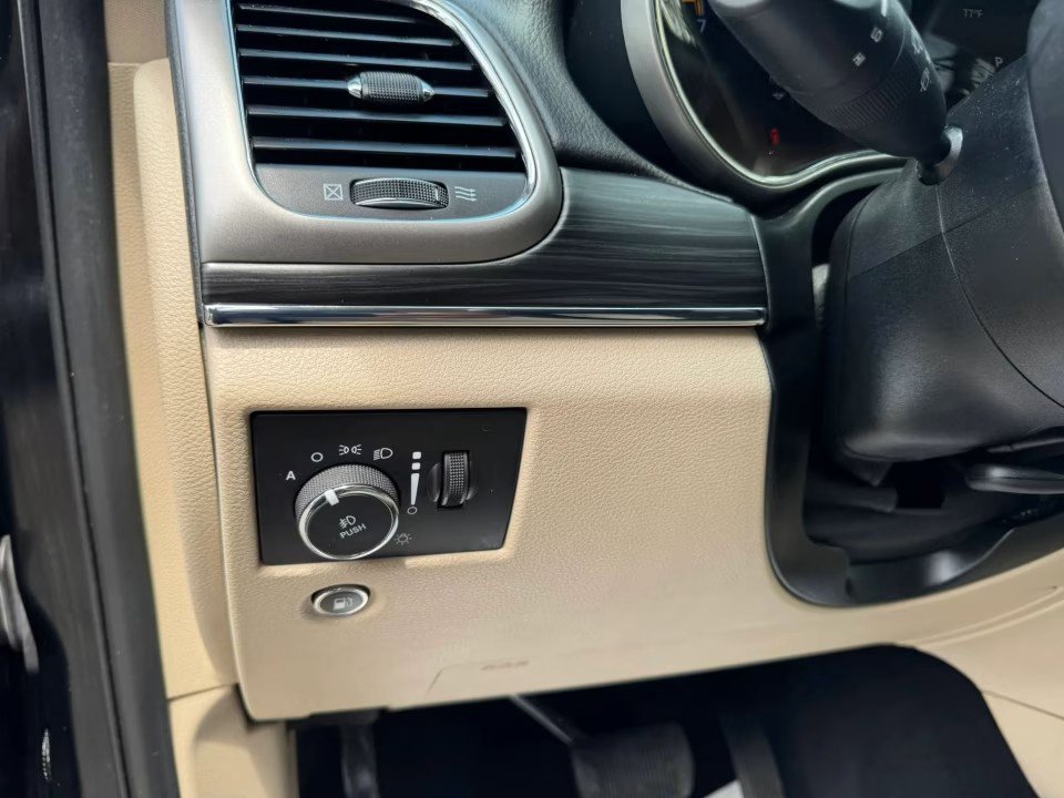Used 2019 Jeep Grand Cherokee Limited AWD/4WD image 22