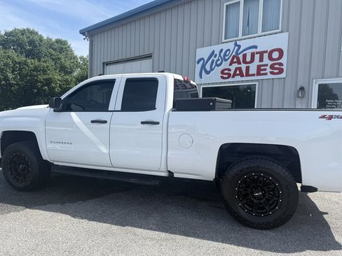 Used 2018 Chevrolet Silverado 1500 Custom w/ Custom Value Package AWD/4WD image 11