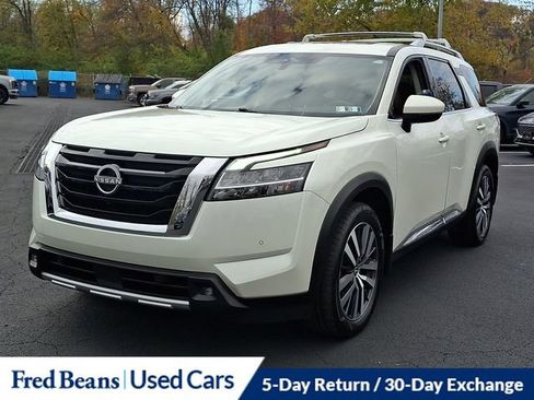 Used 2022 Nissan Pathfinder Platinum w/ Cargo Package image 4