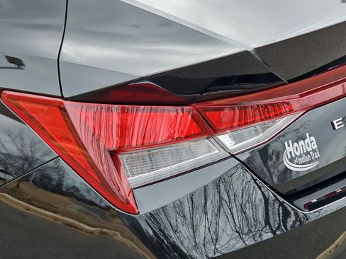 Used 2023 Hyundai Elantra SE image 31