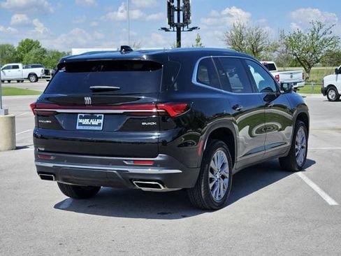 Used 2025 Buick Enclave Preferred FWD image 7