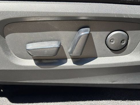 Used 2025 Nissan Pathfinder SV FWD image 22
