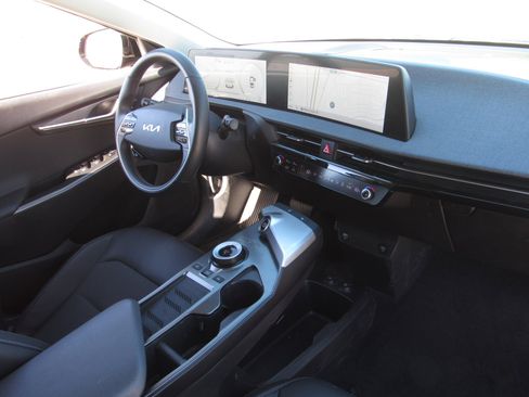 Used 2023 Kia EV6 Light image 9