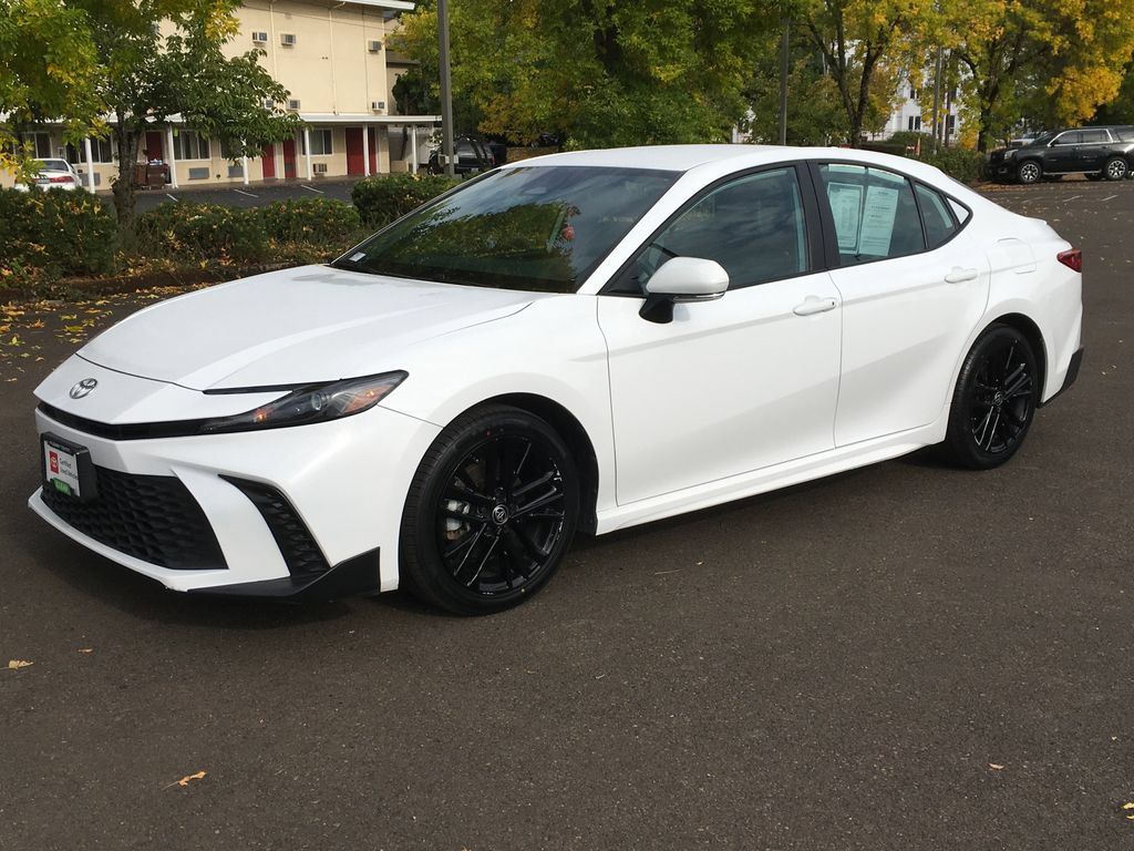 Used 2025 Toyota Camry SE FWD image 12