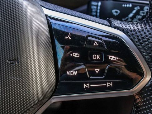 Used 2022 Volkswagen Tiguan SE R-Line image 28