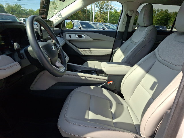 Used 2025 Ford Explorer Active w/ Active Comfort Package RWD image 13