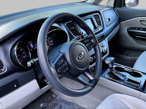 Used 2019 Kia Sedona LX FWD image 17