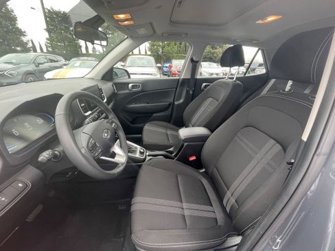 Used 2025 Hyundai Venue SEL image 22