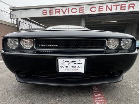 Used 2013 Dodge Challenger SXT image 3