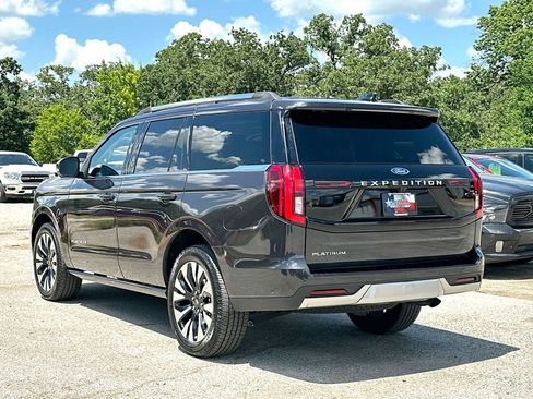 Used 2025 Ford Expedition Platinum w/ Driver's Package AWD/4WD image 13